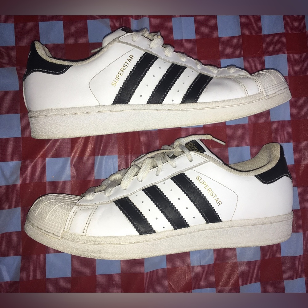 Adidas Superstar Shoes in Excellent Condition! Women’s Size: 8.5